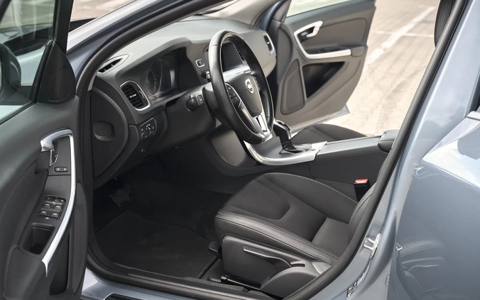Volvo V60 cena 57800 przebieg: 207000, rok produkcji 2017 z Zawiercie małe 781